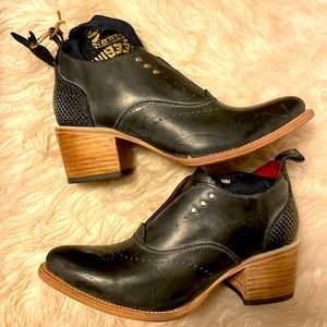 FREEBIRD SADIE BOOTIES SIZE 8 Color - Black Multi